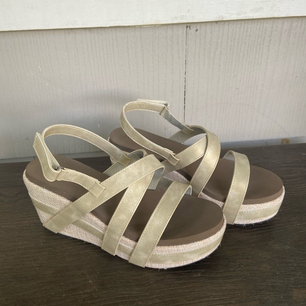 Boutique by corkys sandal wedge heels size…
